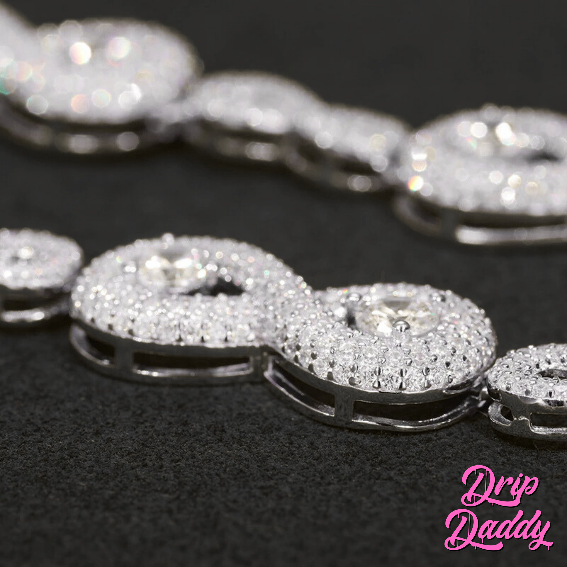 A mannequin wearing Drip Daddy’s Gemlock Link chain in 6mm to 10mm size, crafted in white gold plating with moissanite stones, displayed against a black background with the Drip Daddy logo in pink at the bottom right.
