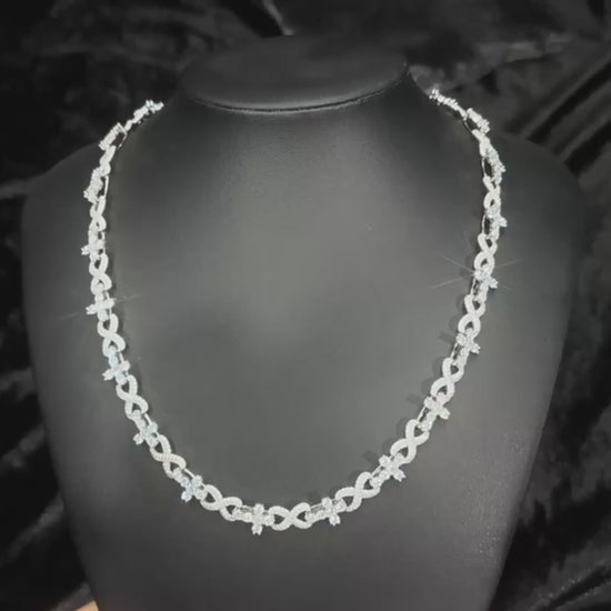 A product video of Drip Daddy’s Infinity Cross Plain – 10mm Mixed Link Chain in yellow gold plating. The video showcases the chain’s details and shine with close-up angles. The Drip Daddy logo is visible in pink at the bottom right.